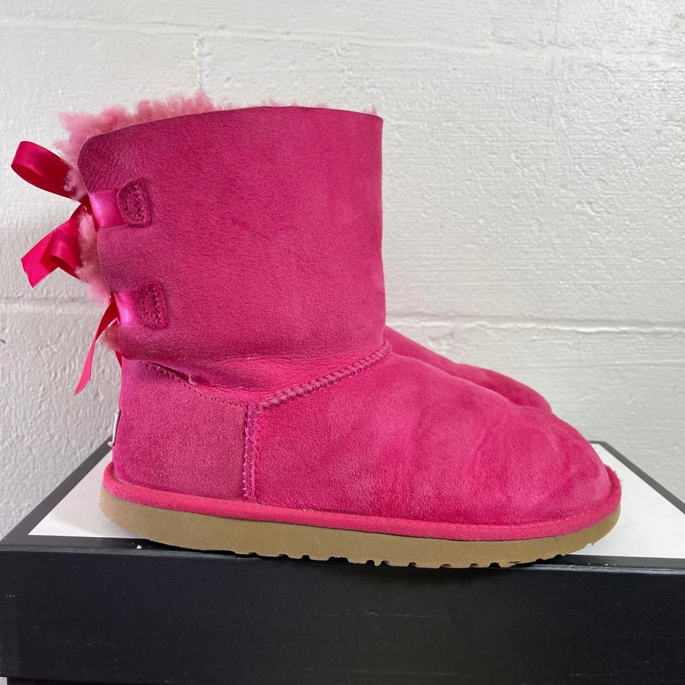 UGG Bailey Bow 3280 Pink Suede Shearling Boots Pull On Girls Size 5 US/4 UK